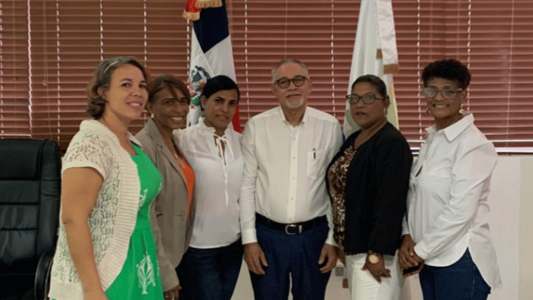 ASOMUALS y el Merca Santo Domingo Fortalecen Alianzas para el Desarrollo Social en Los Alcarrizos