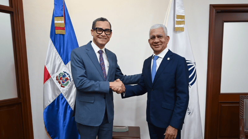 Ministro de Trabajo y presidente del Senado abordan reforma laboral y modernización del Código de Trabajo