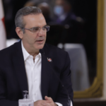 Presidente Abinader Aboga por Regulación de Publicidad Estatal ante Difamación y Noticias Falsas