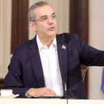 Presidente Abinader atribuye aumento del dólar a fluctuaciones internacionales y asegura estabilidad económica
