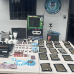 Policía Nacional captura a dos presuntos delincuentes y confisca drogas y armas en operativo en Ensanche Capotillo