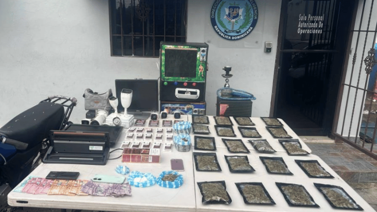 Policía Nacional captura a dos presuntos delincuentes y confisca drogas y armas en operativo en Ensanche Capotillo