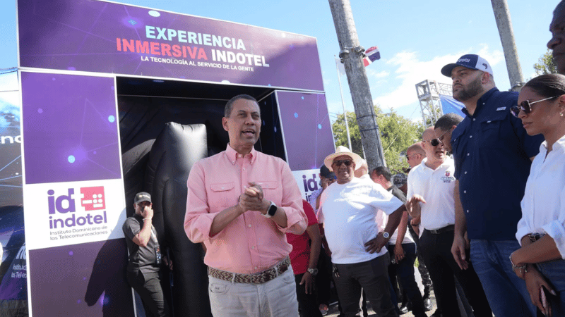Cientos de veganos se suman al Domo Interactivo del INDOTEL en La Vega