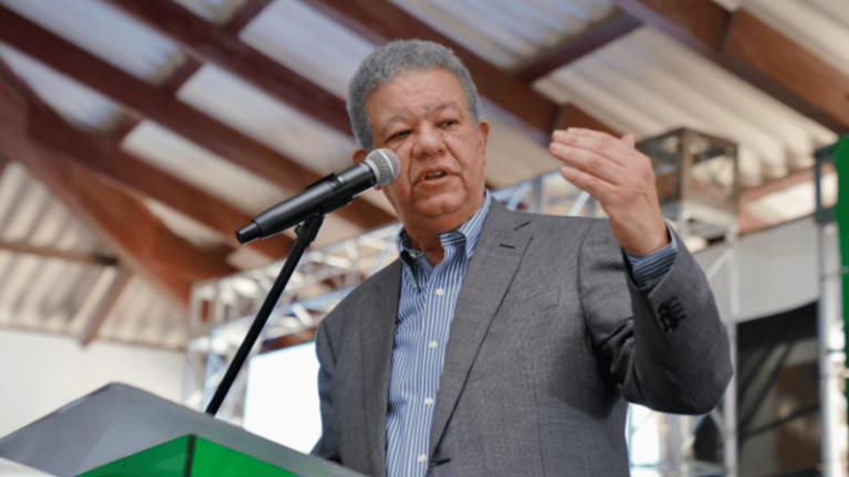 Leonel Fernández califica de inaceptables las tandas de apagones y el aumento de la tarifa eléctrica
