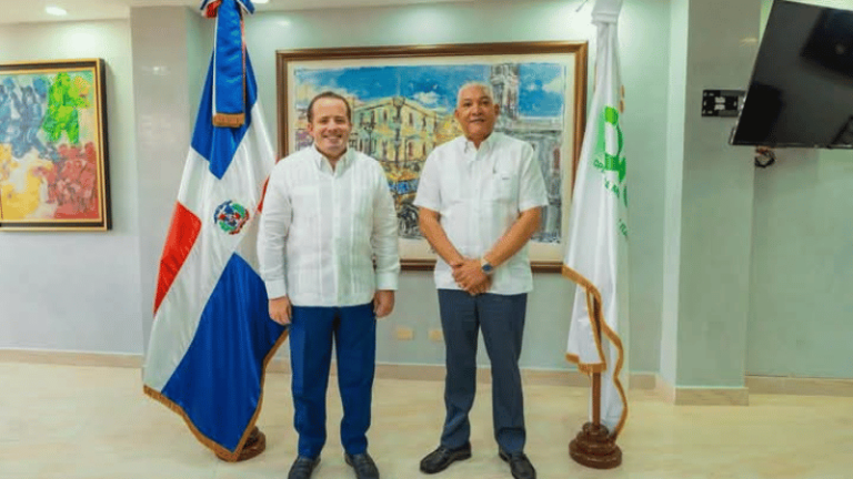 Ministro José Paliza visita las instalaciones de la OMSA