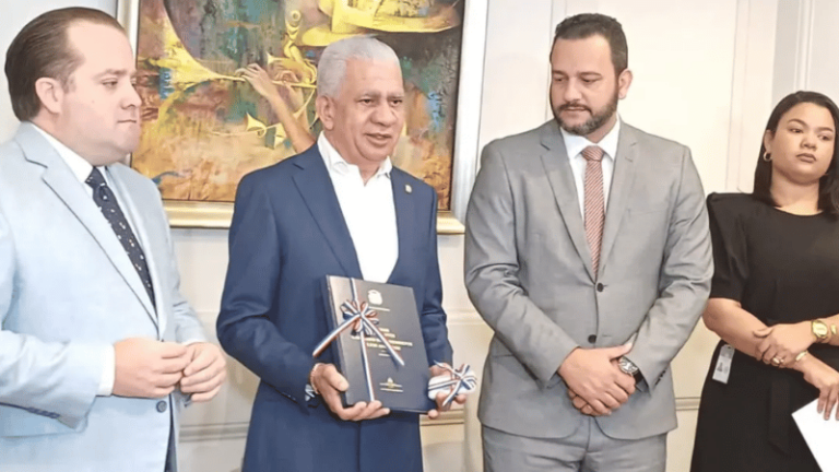 Ministro de la Presidencia y presidente del Senado desmienten estancamiento en elección del Procurador General