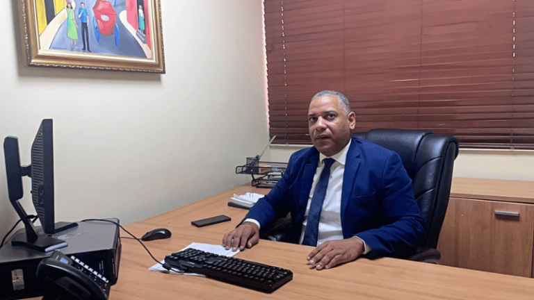 Carlos Gil renuncia al PLD, dejando sin representación al partido en Santo Domingo Este
