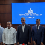 Gobierno anuncia aumento del 20 % al salario mínimo en dos fracciones
