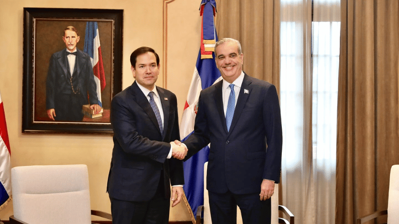 El presidente Luis Abinader recibe en el Palacio Nacional al secretario de Estado de EE.UU., Marco Rubio