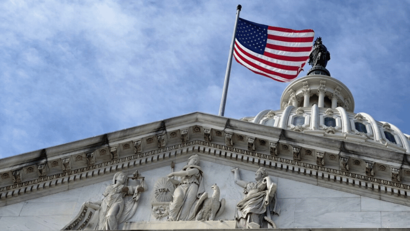 El gobierno de EE.UU. Congela solicitudes migratorias relacionadas con programas de Biden
