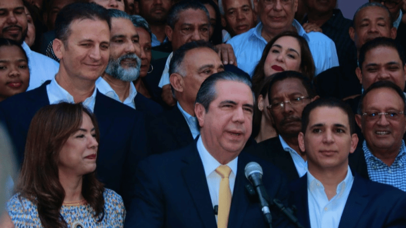 Francisco Javier García oficializa su aspiración presidencial en el PLD Francisco Javier García oficializa su aspiración presidencial en el PLD