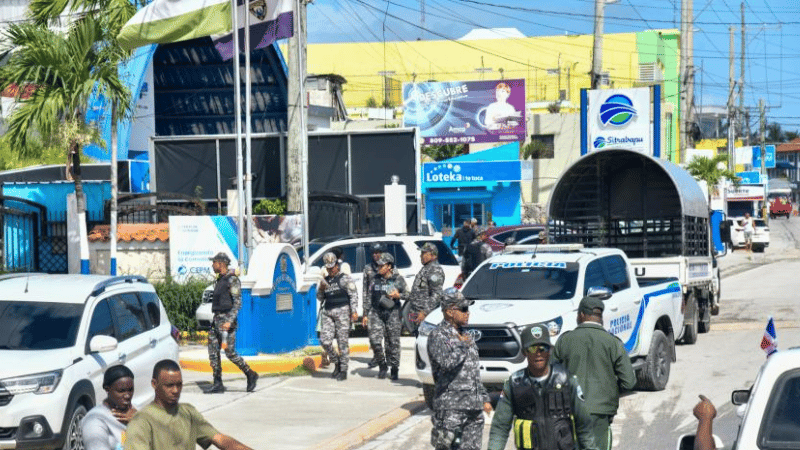 Así luce la entrada de Friusa previo a la marcha “pacífica” de la Antigua Orden Dominicana Así luce la entrada de Friusa previo a la marcha “pacífica” de la Antigua Orden Dominicana