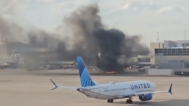 Incidente en Aeropuerto de Denver: Doce personas trasladadas a hospitales tras incendio en avión de American Airlines Incidente en Aeropuerto de Denver: Doce personas trasladadas a hospitales tras incendio en avión de American Airlines