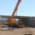 Aceleran trabajos en Circunvalación de Baní, pero entrega sigue sin fecha definida