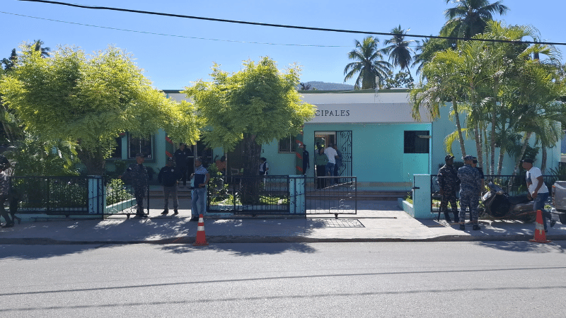 Cabral, un pueblo bajo “estado de sitio policial” Cabral, un pueblo bajo “estado de sitio policial”