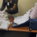 Capturan a ciudadano español con 55 prendas de vestir impregnadas de cocaína en el Aeropuerto del Cibao