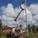 EDEEste amplía redes eléctricas en la comunidad Santa Clara de Higüey