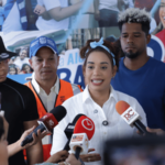 La Alcaldía en el Barrio llega hasta Ponce de Guaricanos y entrega becas educativas a través del ITLA