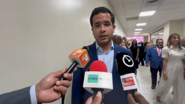Senador Omar Fernández resalta el rol de la mujer en la sociedad y reafirma compromiso con la igualdad