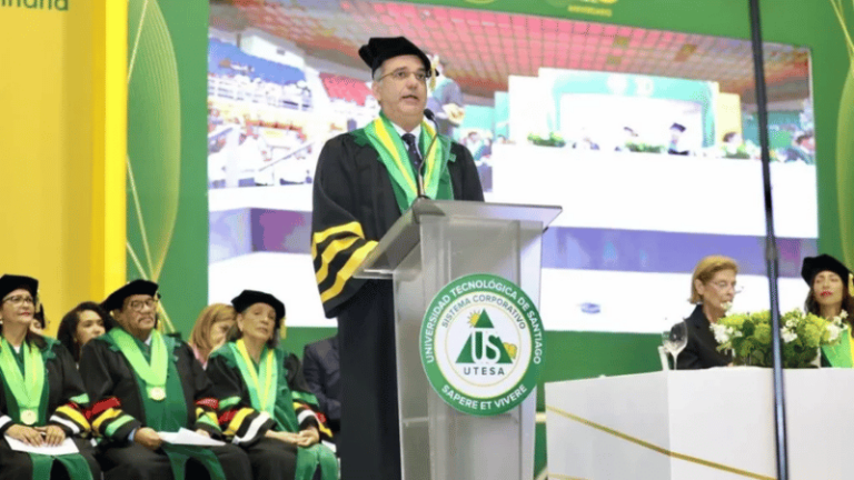 UTESA gradúa 651 nuevos profesionales y otorga Doctor Honoris Causa al presidente Luis Abinader