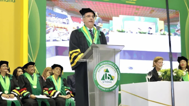 UTESA gradúa 651 nuevos profesionales y otorga Doctor Honoris Causa al presidente Luis Abinader UTESA gradúa 651 nuevos profesionales y otorga Doctor Honoris Causa al presidente Luis Abinader