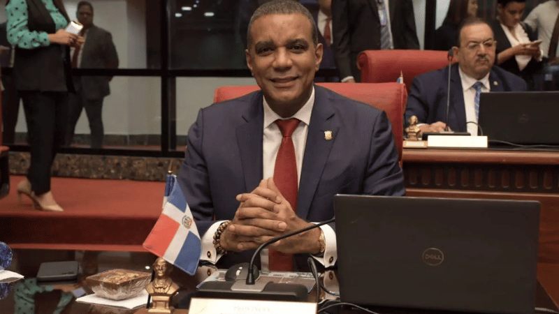 Senador Carlos Gómez destaca por su millonaria fortuna, superando a todos sus compañeros del Senado