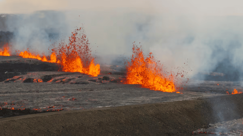 Erupción volcánica en Islandia obliga a evacuar comunidad cercana