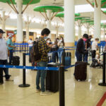 Autoridades migratorias podrían multar a aerolíneas por no pedir E-Ticket