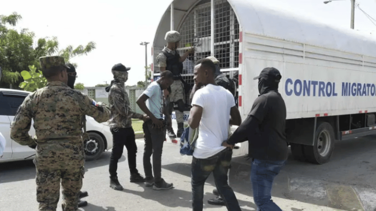 Migración detiene a 125 haitianos en Mata Mosquitos de Friusa