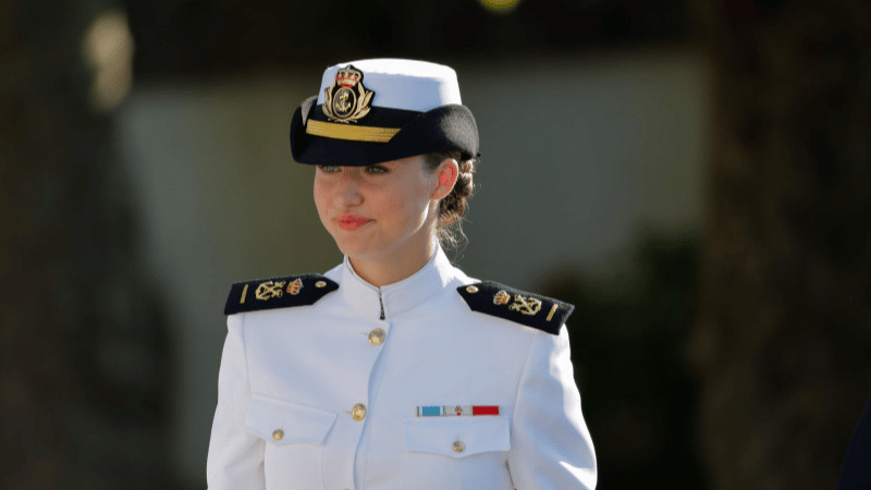 Ministra de Igualdad de España denuncia «mirada machista» en fotos de la princesa Leonor en bikini Ministra de Igualdad de España denuncia «mirada machista» en fotos de la princesa Leonor en bikini