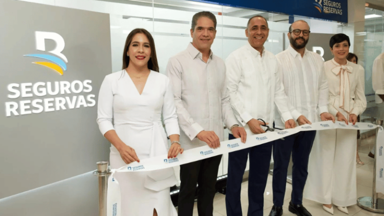 Seguros Reservas inaugura nueva oficina en La Vega