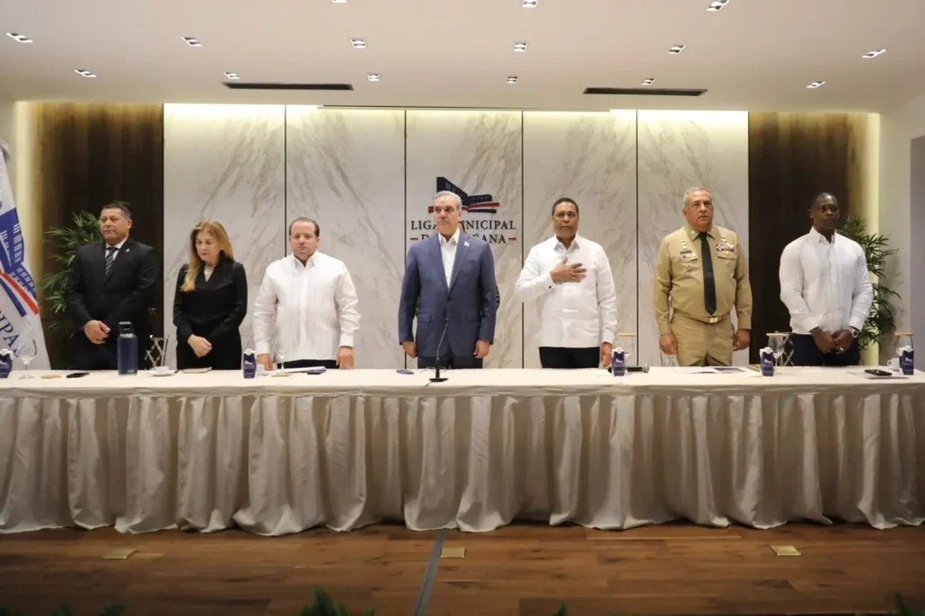 Instituciones acuerdan respaldo a medidas migratorias del Gobierno Instituciones acuerdan respaldo a medidas migratorias del Gobierno