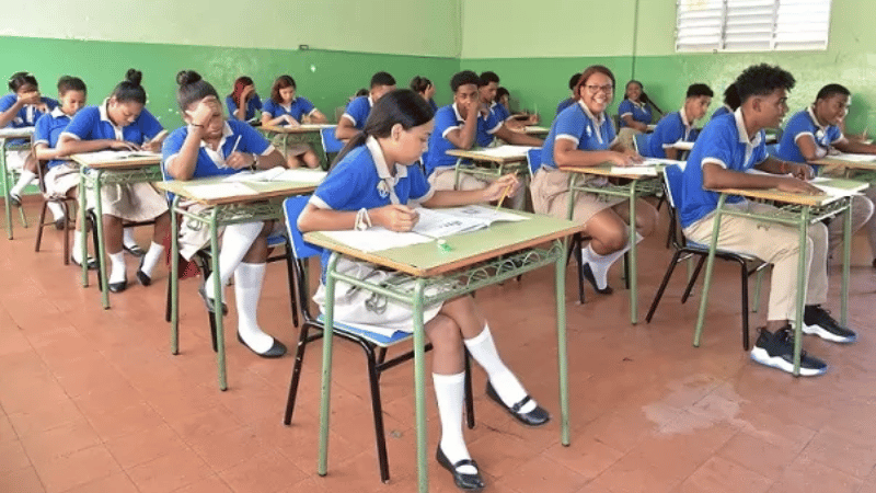 La falta de reformas educativas pone en riesgo el crecimiento económico de RD, según economistas