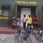 Dos de los motociclistas que trasladaban a los inmigrantes son menores de edad