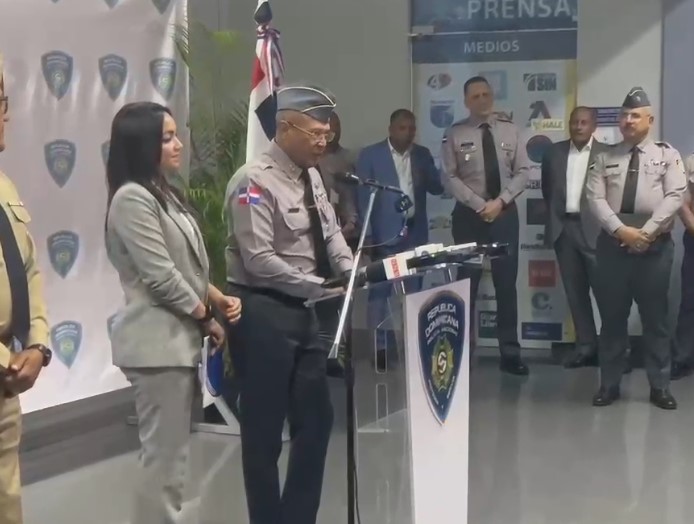 Director de la Policía advierte que barberías no pueden operar después de la medianoche