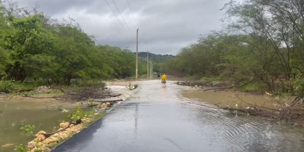Comunidad de Mozobí incomunicada tras desbordamiento de ríos en Montellano, Puerto Plata Comunidad de Mozobí incomunicada tras desbordamiento de ríos en Montellano, Puerto Plata