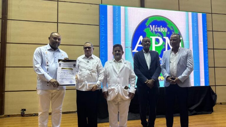 Culmina con éxito la Cumbre Internacional de la Voz con más de 400 participantes y reconocimientos a destacadas figuras del periodismo nacional e internacional