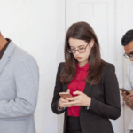 La Inteligencia Artificial potencia falsas ofertas laborales por WhatsApp