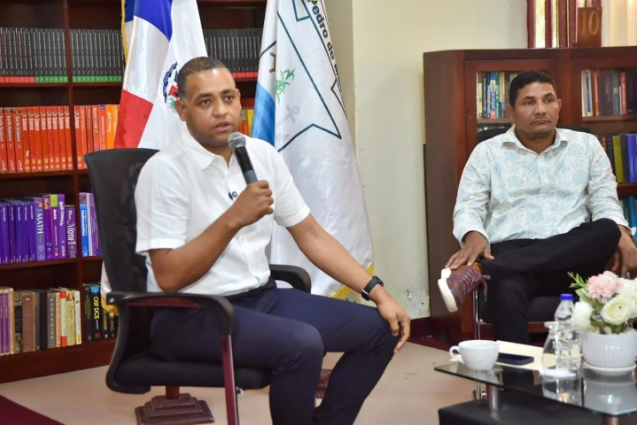 Alcalde Raymundo Ortiz encabeza rueda de prensa tras visita oficial a Puerto Rico por proyecto del ferry