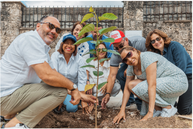 Alcaldía del DN celebra el Día Nacional del Árbol con plantación de 70 árboles en Renacimiento