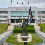 Reunión de Abinader con exmandatarios sobre crisis haitiana será miércoles 14 en el Ministerio de Defensa
