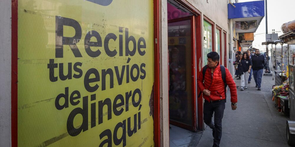 El impuesto a remesas de EEUU angustia hasta a 40 millones de migrantes y sus familias
