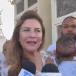 Carolina Mejía recorre cementerio Máximo Gómez y felicita a las madres en su día