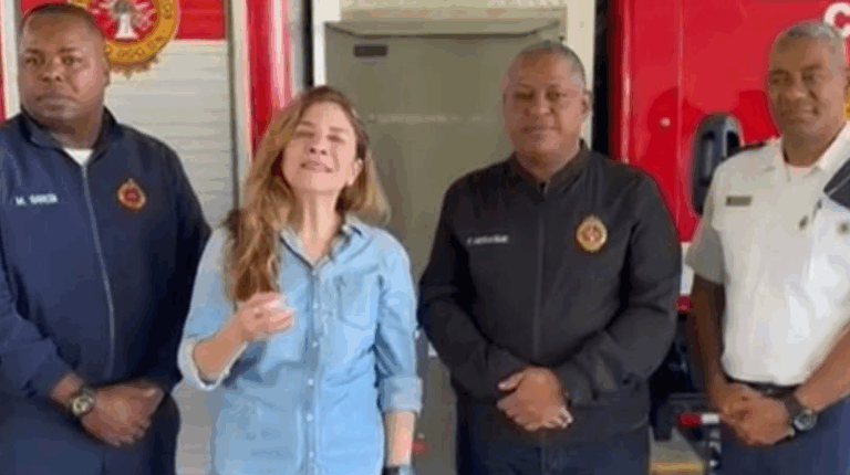 En ocasión de la celebración del Día Internacional de los Bomberos, Carolina Mejía felicitó a todos los bomberos dominicanos y les agradeció por su heroica entrega para salvar vidas.