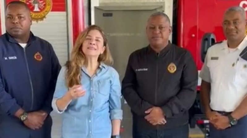 En ocasión de la celebración del Día Internacional de los Bomberos, Carolina Mejía felicitó a todos los bomberos dominicanos y les agradeció por su heroica entrega para salvar vidas.