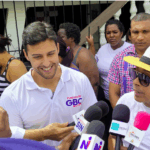 Más de 300 personas recibieron atenciones de salud gratuita en una amplia jornada social realizada por la Fundación GBC Farmacias, en el kilómetro 8 de la carretera Sánchez en el Distrito Nacional.