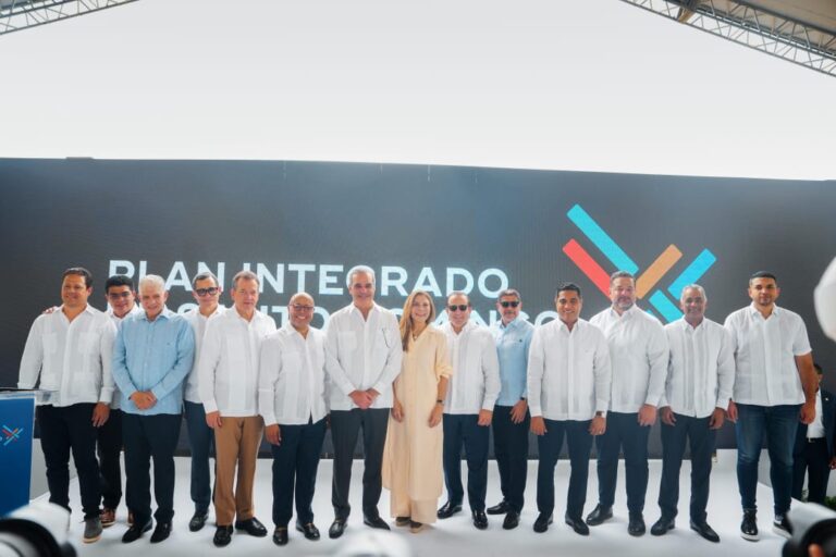 Abinader y Carolina inician gran obra Malecón Deportivo
