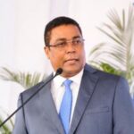 Víctor D’Aza sorprende en encuesta empresarial tras anunciar aspiración presidencial