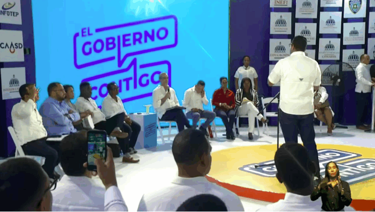 Dirigentes de fútbol de San Cristóbal, destacan la firmeza de Benny Metz para explicar al presidente situación del Rosendo Sepúlveda