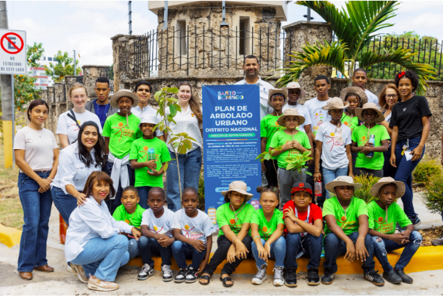Alcaldía del DN celebra el Día Mundial del Medio Ambiente con plantación de árboles y limpieza de playas